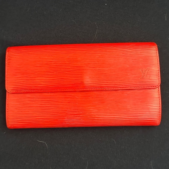 Louis Vuitton Red EPI Long Wallet. - Picture 1 of 8